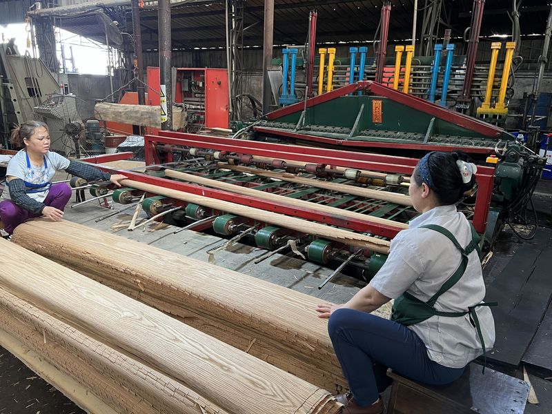 Dongguan Lingfeng Wood Industry Co., Ltd. linha de produção do fabricante