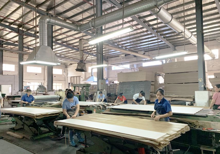 Dongguan Lingfeng Wood Industry Co., Ltd. linha de produção do fabricante