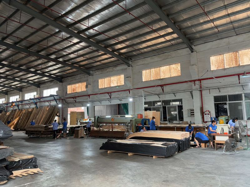 Dongguan Lingfeng Wood Industry Co., Ltd. linha de produção do fabricante