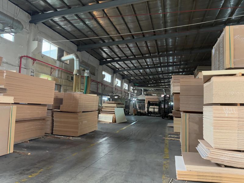 Dongguan Lingfeng Wood Industry Co., Ltd. linha de produção do fabricante